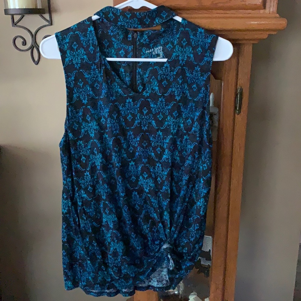 Patterned tank